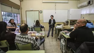 Cambios en la educación para adultos con certificaciones de valenciano incluidas