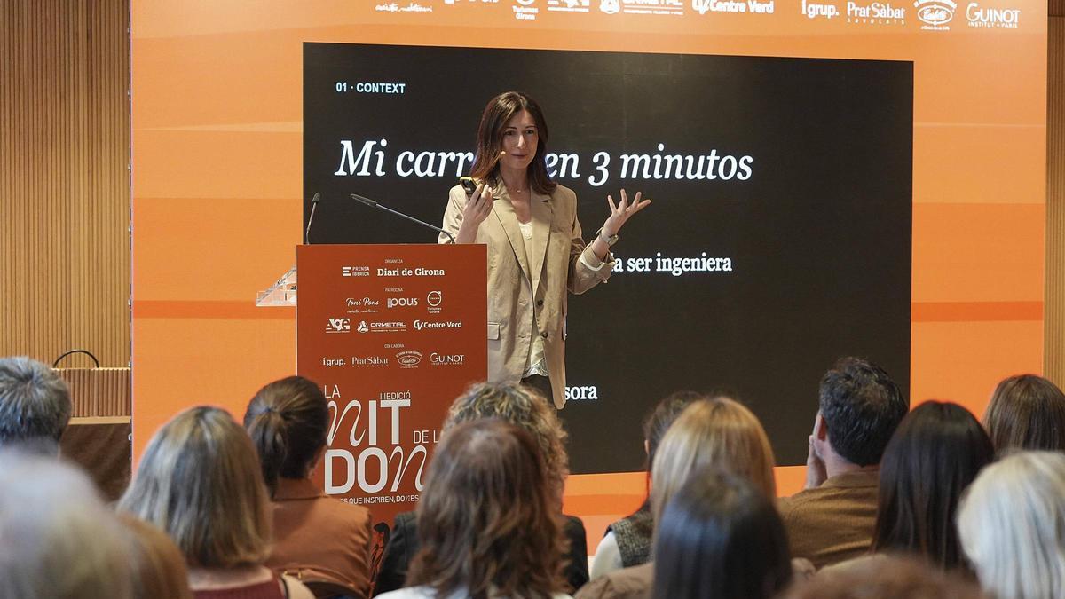 L’emprenedora Inés Ures, una de les fundadores d’Arpías, durant la seva ponència a la Nit de la Dona.