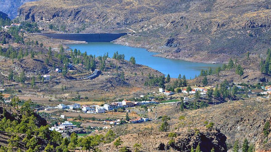 Vista general de la presa de Chira.