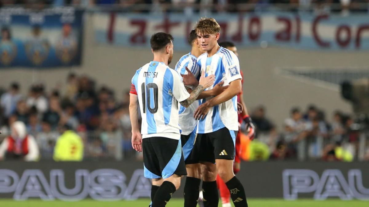 Messi y Nico Paz, tras el partido ante Bolivia