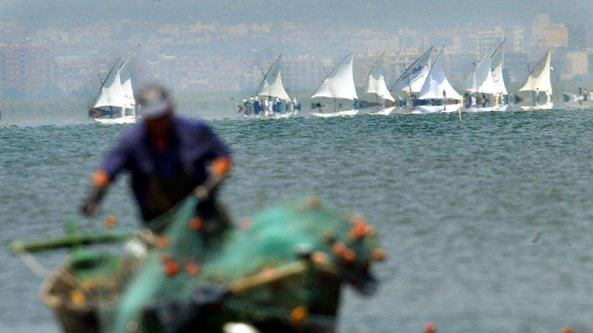 Concurso de vela latina en l'Albufera de València, en una imagen de archivo de junio de 2003.