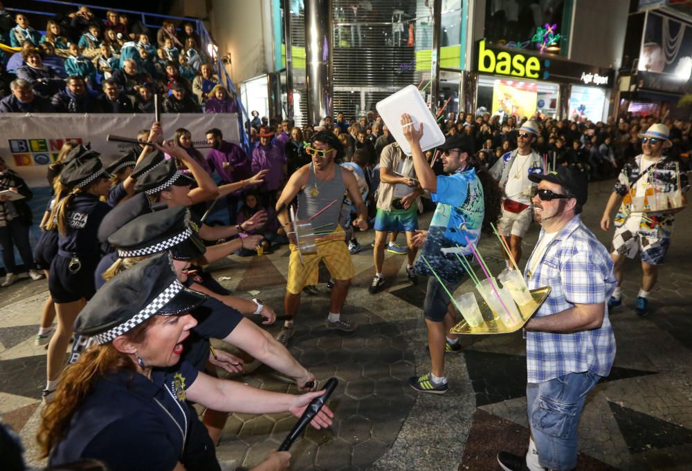 La sátira llena las calles de Benidorm en el Desfile del Humor