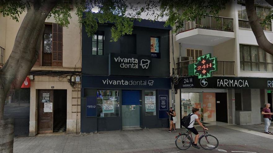 Consumo recomienda a los afectados por el cierre de las clínicas Vivanta Dental conservar toda la documentación de sus tratamientos