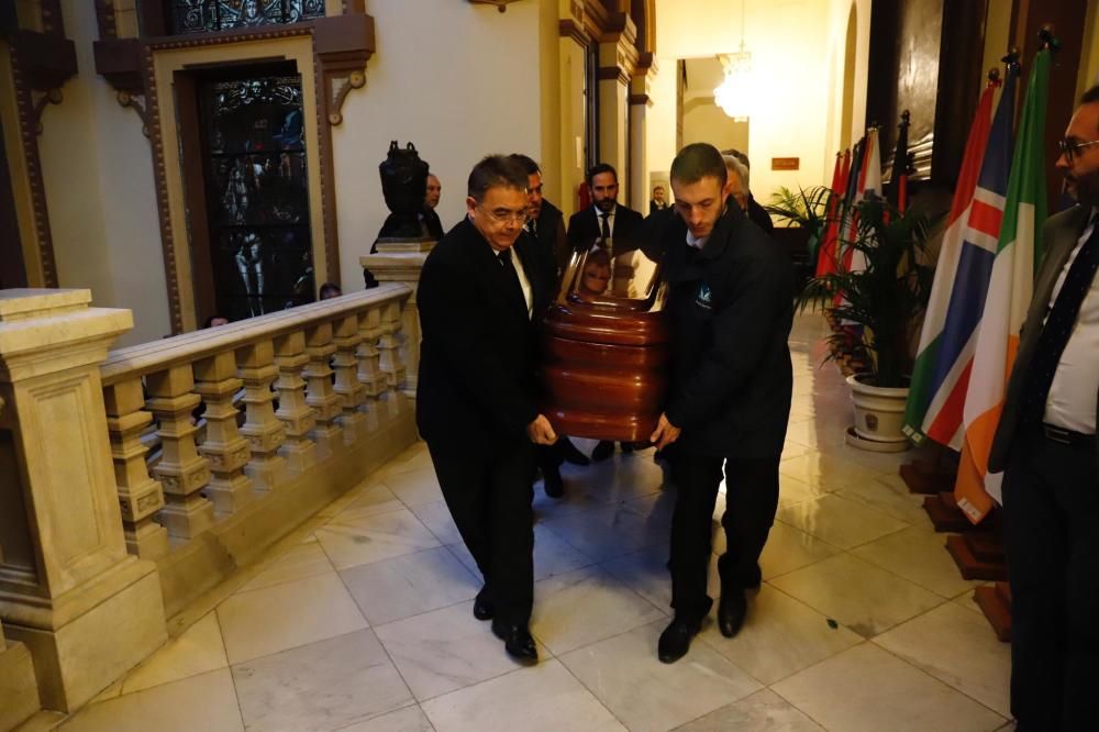 Capilla ardiente de Eugenio Chicano en el Ayuntamiento de Málaga.