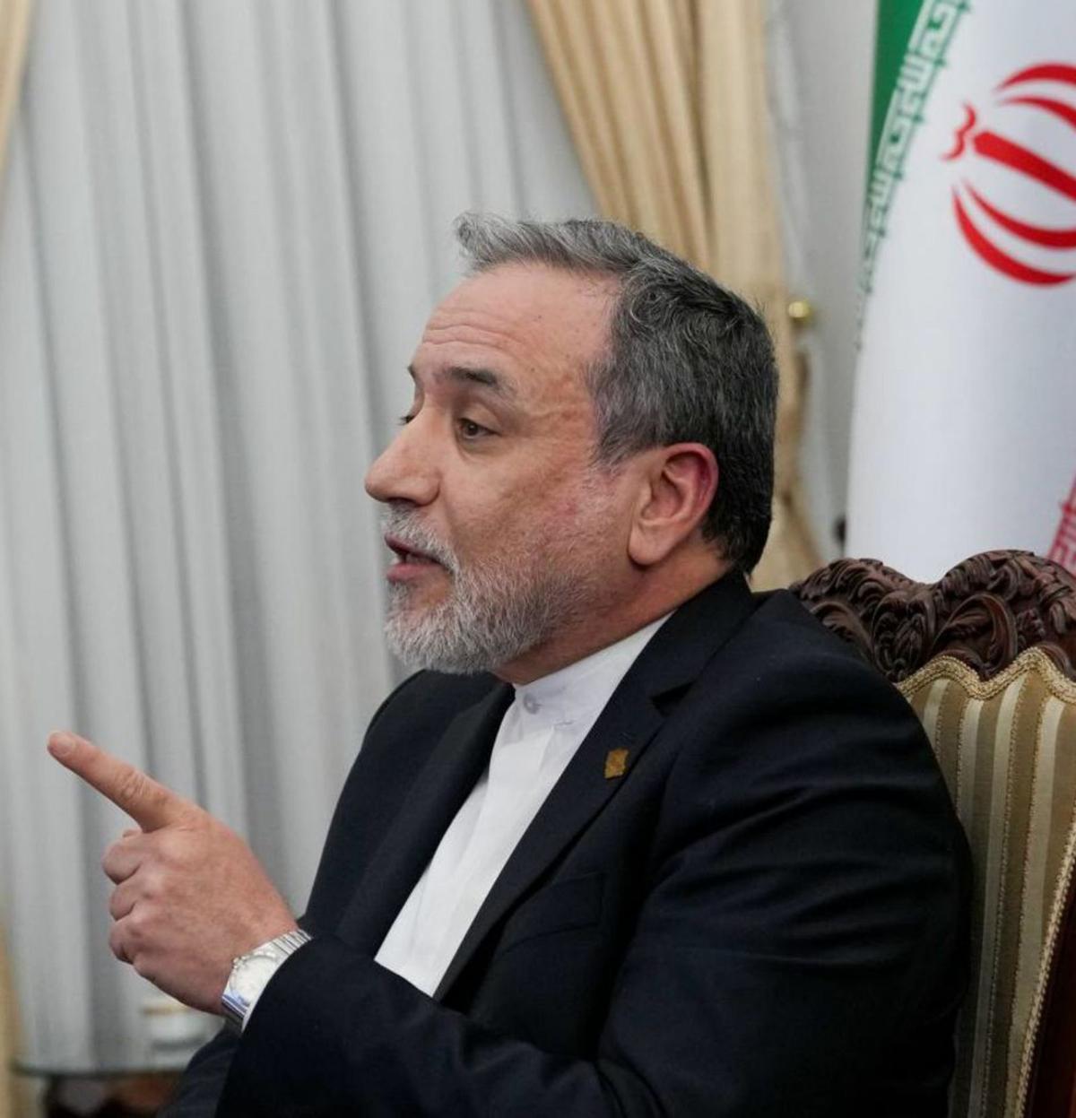 L’Iran assegura que vol negociar amb els EUA, però amb "els dits al gallet"