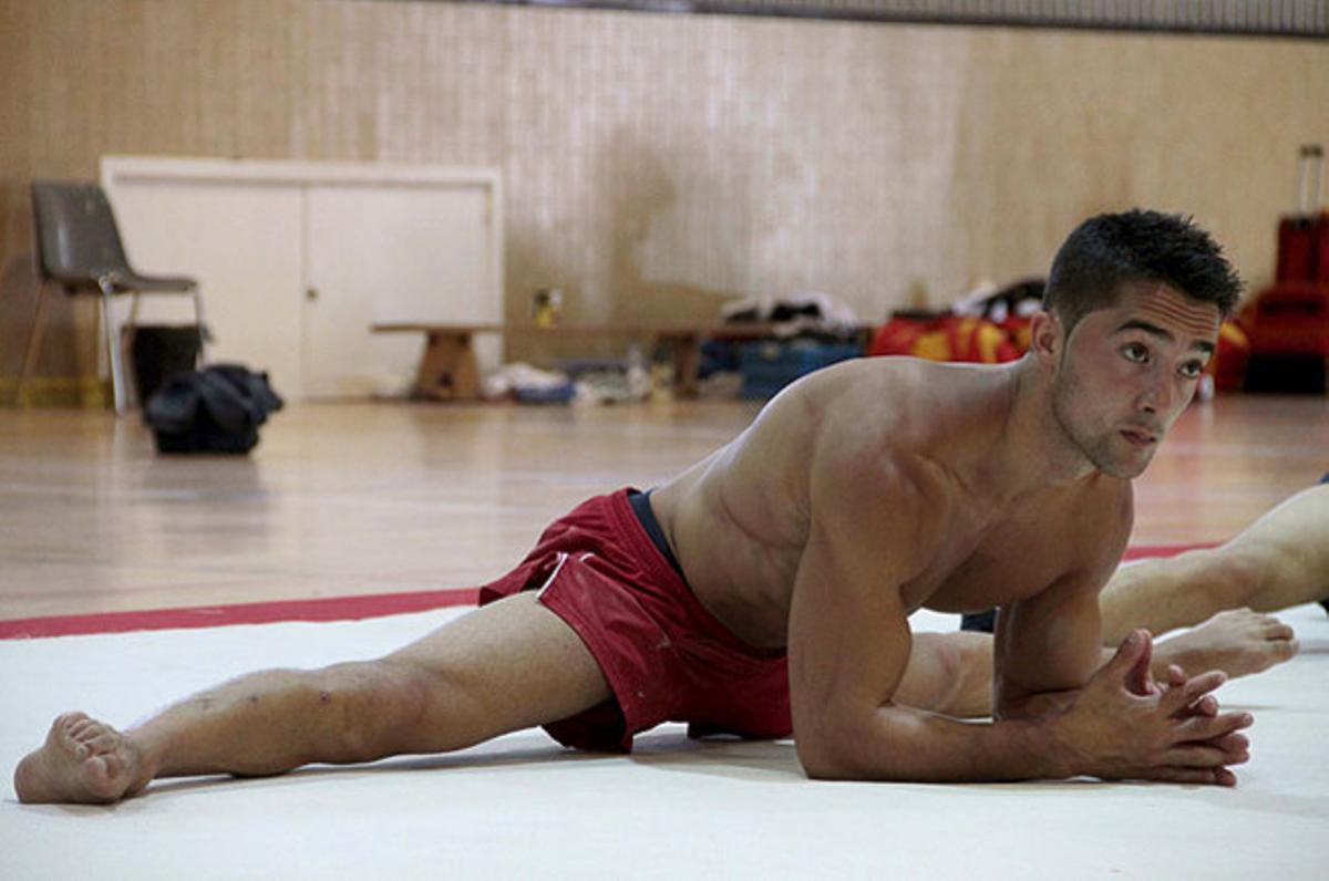  El gimnasta Sergio Muñoz, durant l’entrenament de la selecció espanyola masculina, que participarà en els Jocs de Londres 2012.