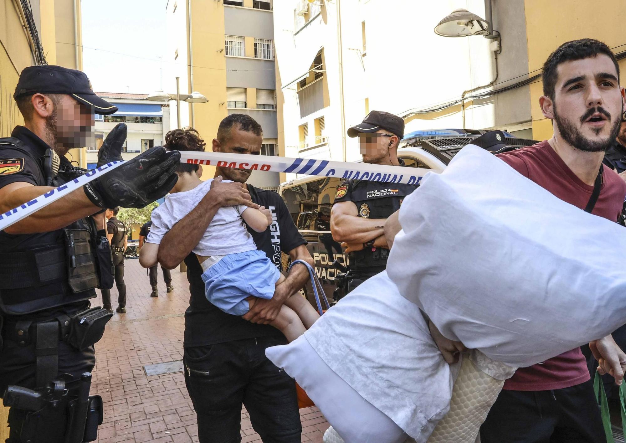 Desahucian en Alicante a una familia con un niño de 6 años que sufre parálisis cerebral
