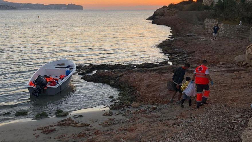 Una patera con seis menores arriba a Santa Pola