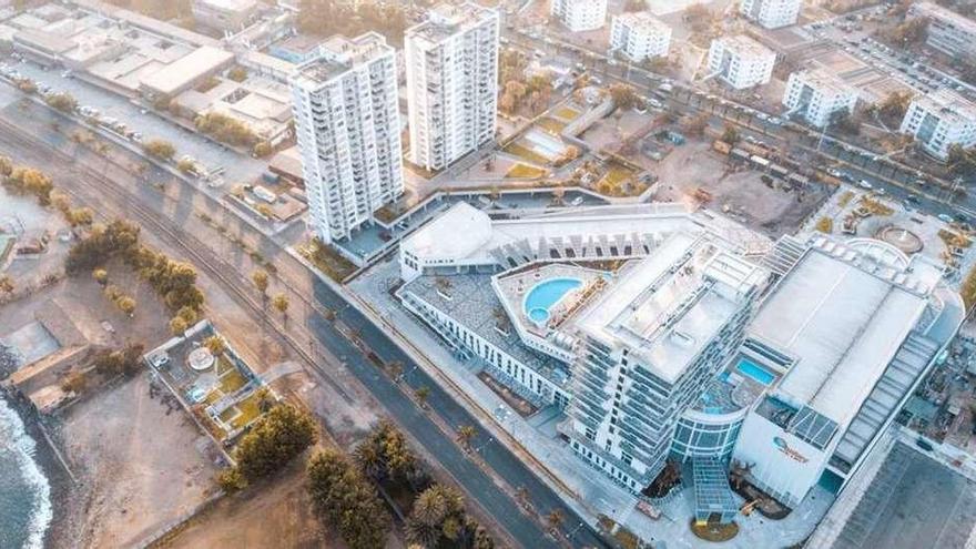 Vista aérea del complejo turístico Arica City Center, con hotel de cinco estrellas y casino, construido por Luckia.