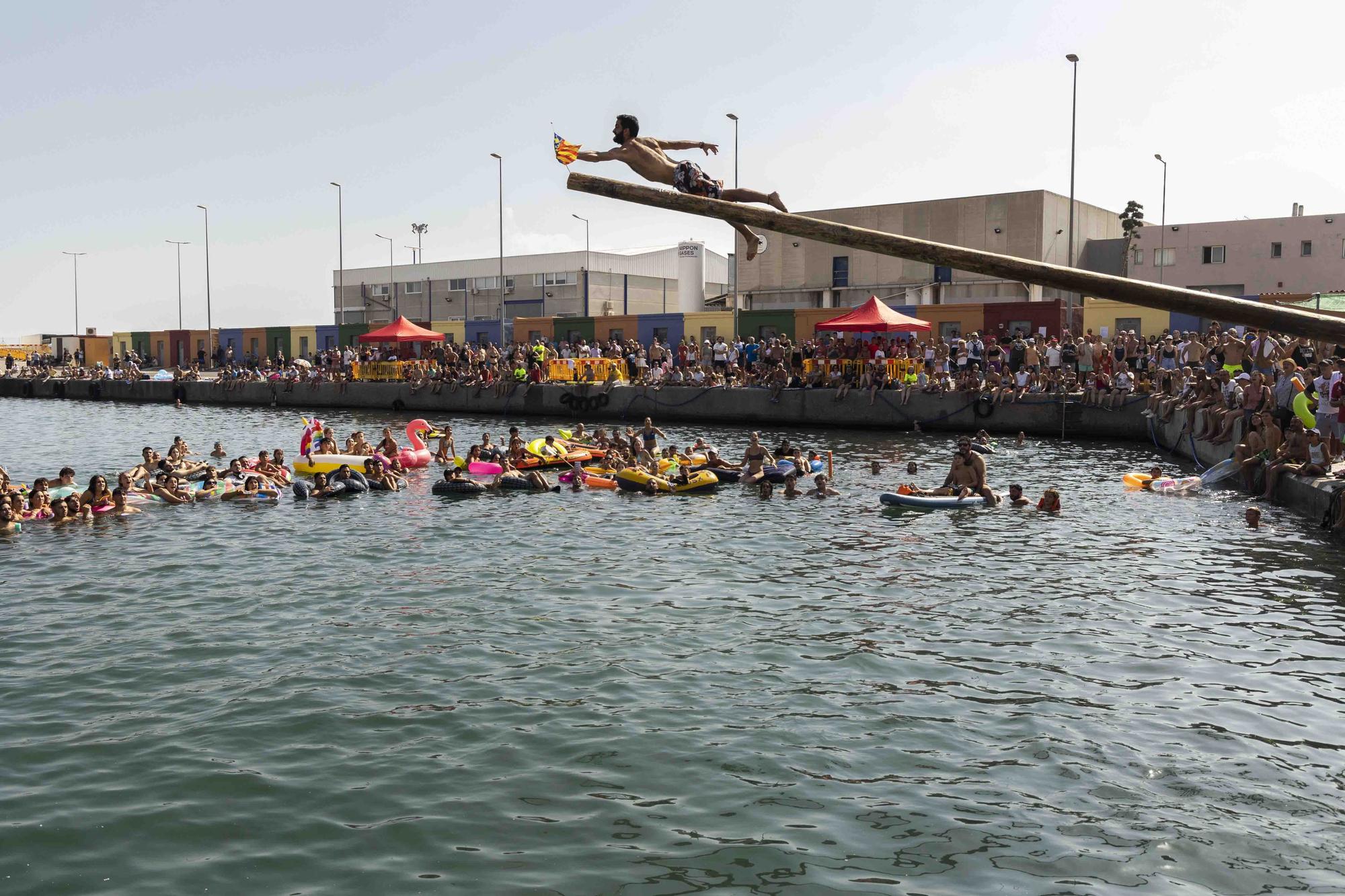 Las cucañas de Port de Sagunt: el palo engrasado