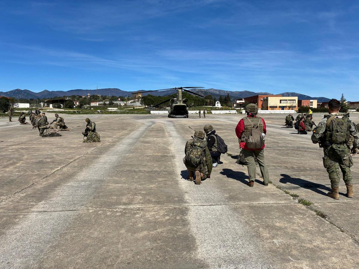 Les imatges del curs per conèixer com actuar en zones de conflicte a la base de Sant Climent