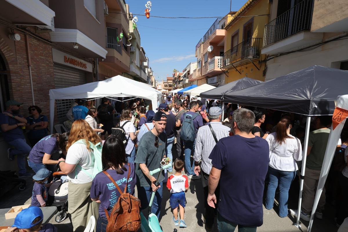 El día grande de la Trobada d’Escoles en Valencià llena Massalfassar