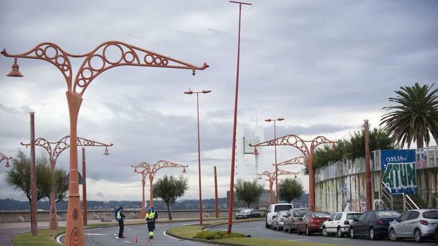 Riesgo de caída de una farola tras un accidente