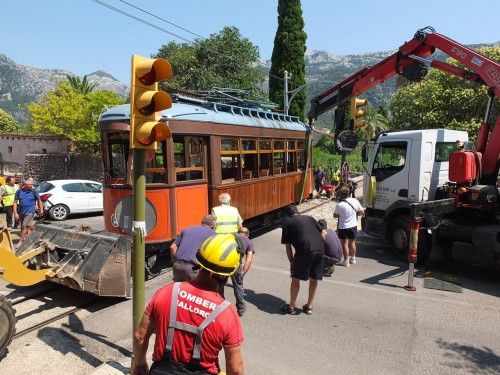 Sóller-Straßenbahn stößt mit Auto zusammen