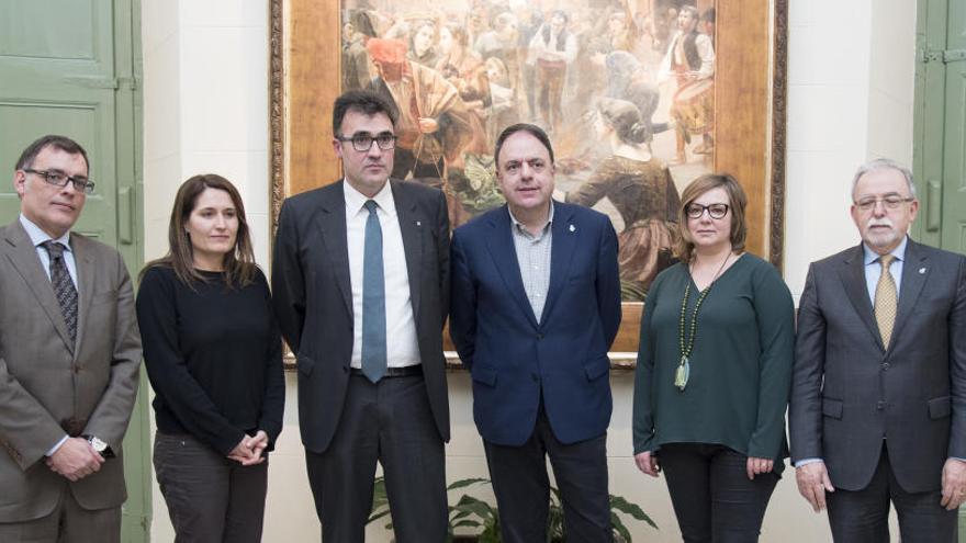 El director de l&#039;ATC, Eduard Vilà; La delegada del Govern, Laura Vilagrà; el secretari d&#039;Hisenda, Lluís Salvadó; l&#039;alcalde Valentí Junyent; la primera tinent d&#039;alcalde, Mireia Estefanell, i el regidor d&#039;Hisenda, Josep Maria Sala