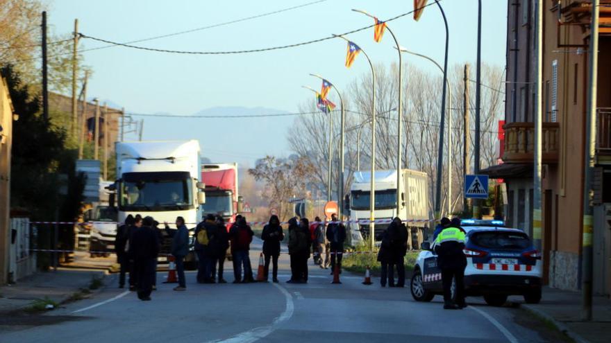 Un dels accessos a Verges tancat al trànsit a la cruïlla de la C-31.