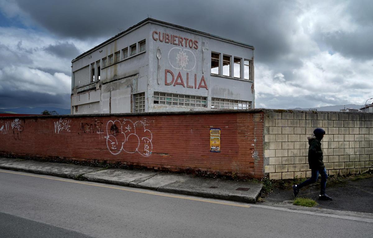 Imagen de la antigua fábrica de Dalia, en Guernica, donde estaría la entrada al nuevo museo de Guggenheim.
