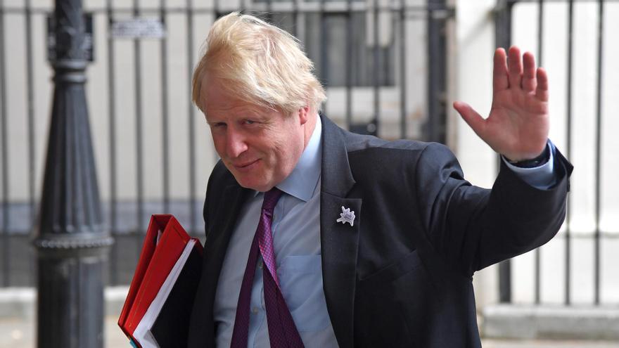 El ministre d&#039;Exteriors britànic Boris Johnson sortint de Downing Street