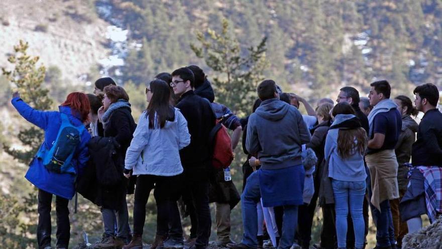 Las familias homenajean a sus fallecidos un año después