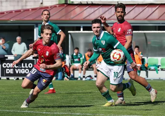 La falta de puntería penaliza al Coruxo