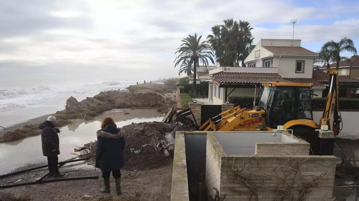 Medida "hiperprovisional" para contener el agua del mar en Sagunt