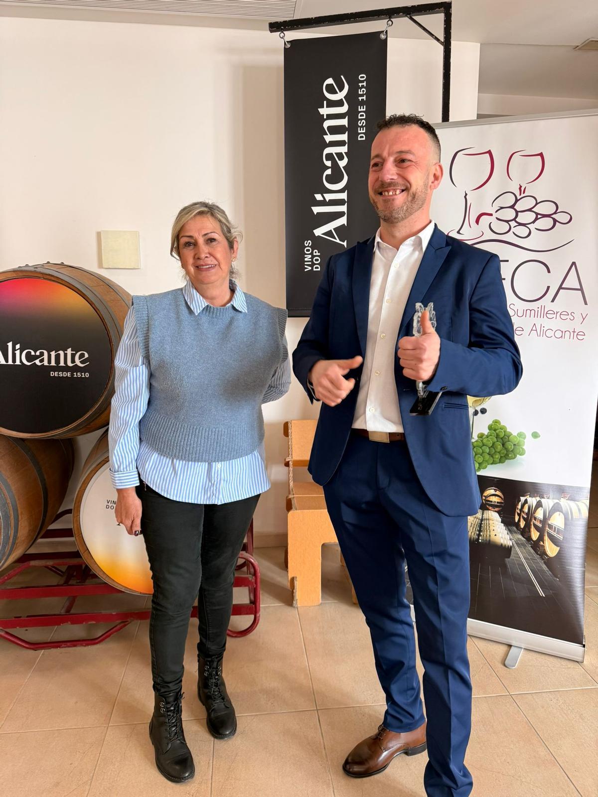 David Santos con la presidenta de Aseca, Susana Molas