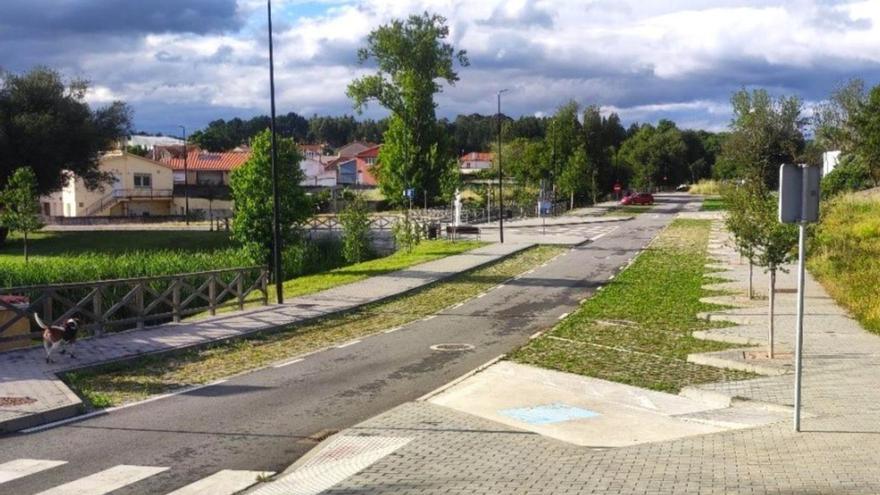 Calle del sector SUD-1 de Mera donde se permiten bajos residenciales en lugar de comerciales. | | LOC