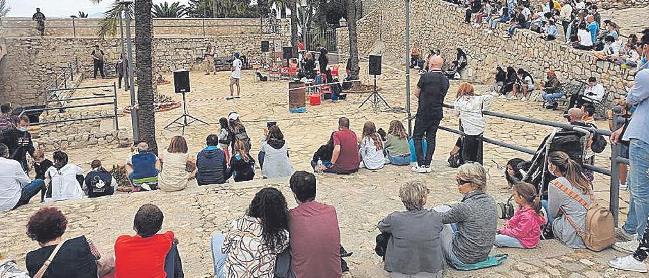 Los participantes en las actividades pueden vivir la recreación de escenas cinematográficas de temáticas diversas.