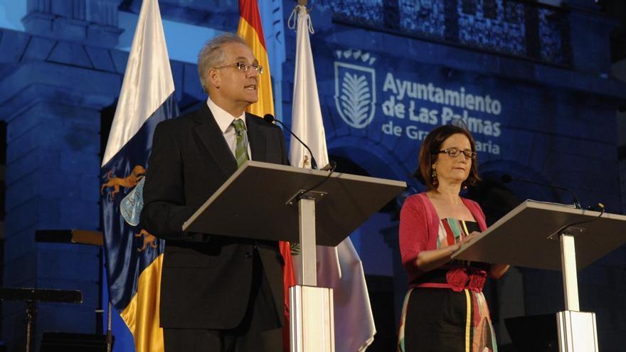 José Antonio Samper y Clara Hernández: amor por Las Palmas de Gran Canaria hecho dialecto