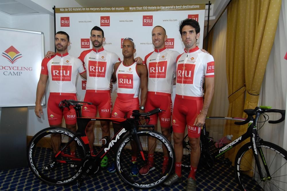 Presentación oficial del equipo ciclista RIU Team