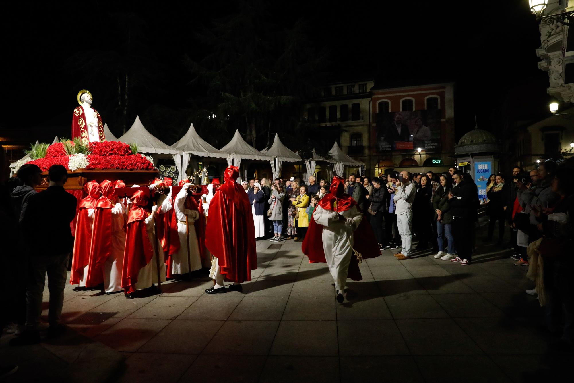 EN IMÁGENES: La procesión de Resurrección en Avilés