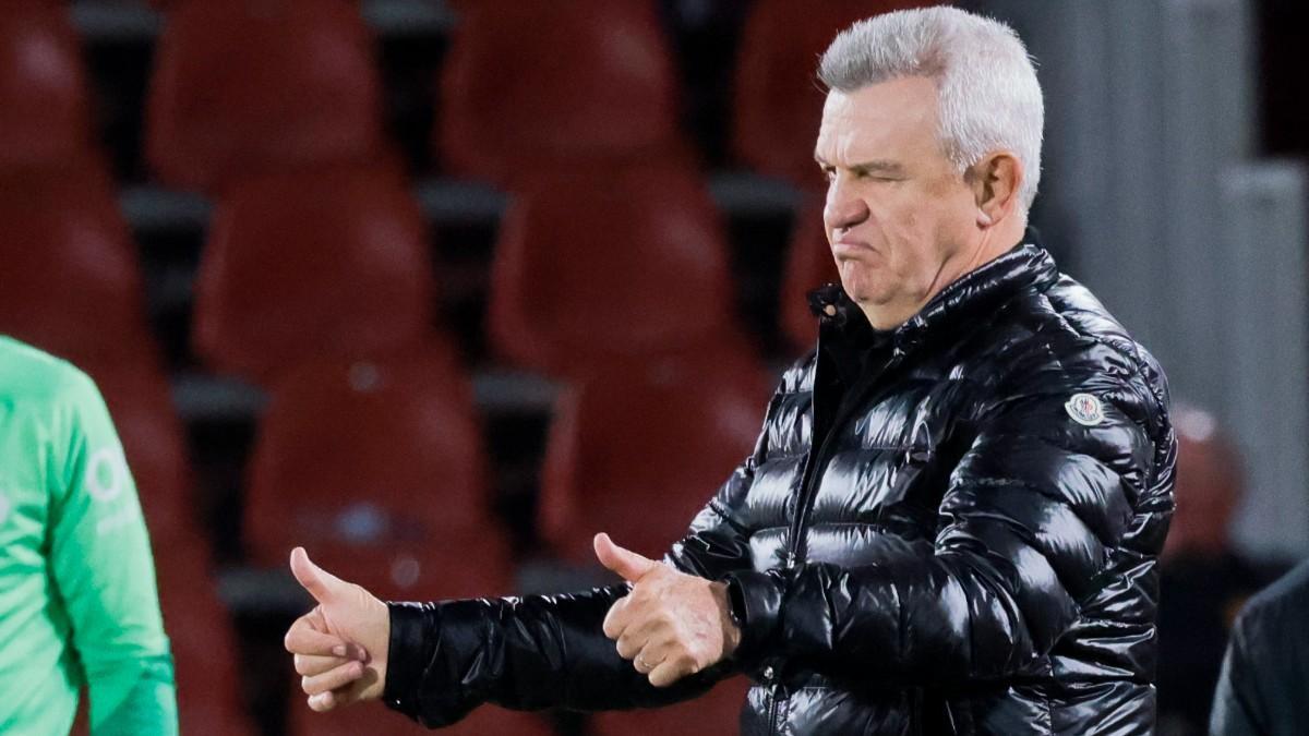 Aguirre dando instrucciones en el partido ante el Cádiz