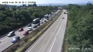 Cuidado conductor si vas a Gijón o Avilés: doble accidente en la "Y" a la altura de Llanera y atasco de cuatro kilómetros