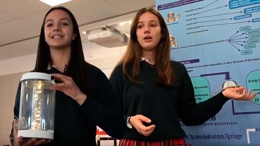 Clara Longa y Lucía Maceiras, alumnas del CPR Las Acacias-Montecastelo de Vigo y  las ganadoras de la 15ª edición de Galiciencia, l