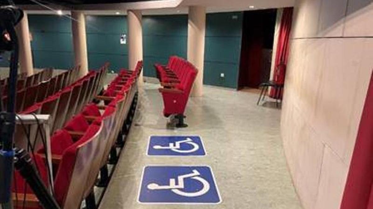 Las plazas reservadas en el teatro para personas con movilidad reducida.