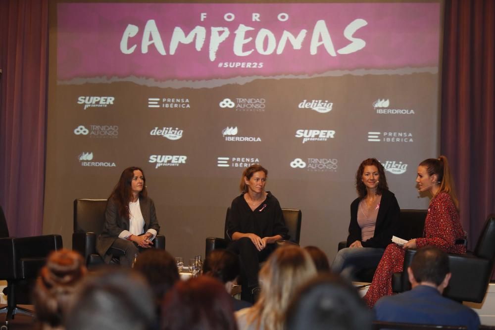 Debate entre Campeonas en el tercer Foro 25 años de SUPER, en imágenes