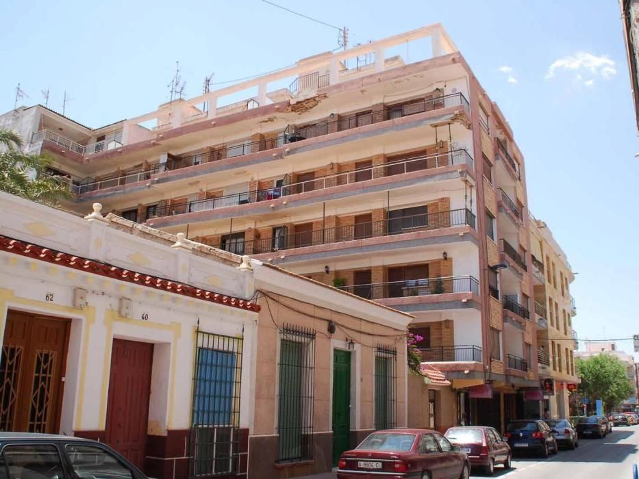 El Ayuntamiento de Torrevieja ha anunciado la adjudicación del derribo del edificio La Ballena más de diez años después de que se ordenara su desalojo por peligro de ruina