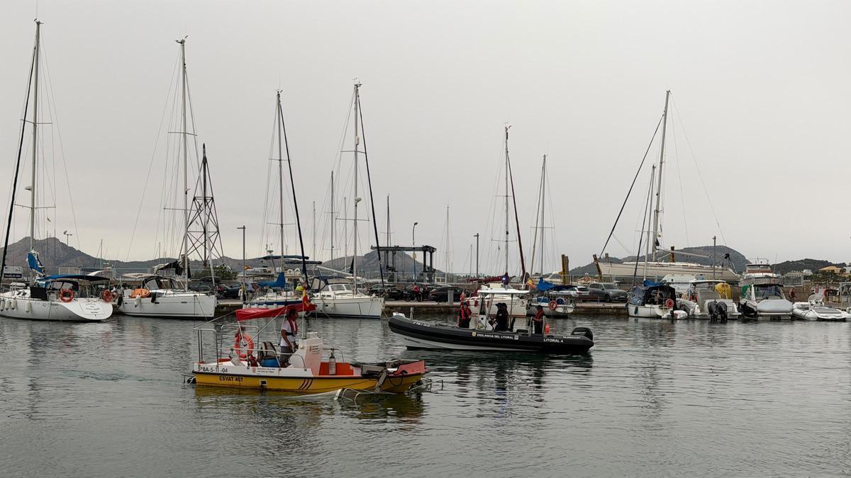 PortsIB ha realizado 12 jornadas de inspección y ha retirado más de 1,5 toneladas de residuos, además de tres embarcaciones abandonadas del puerto
