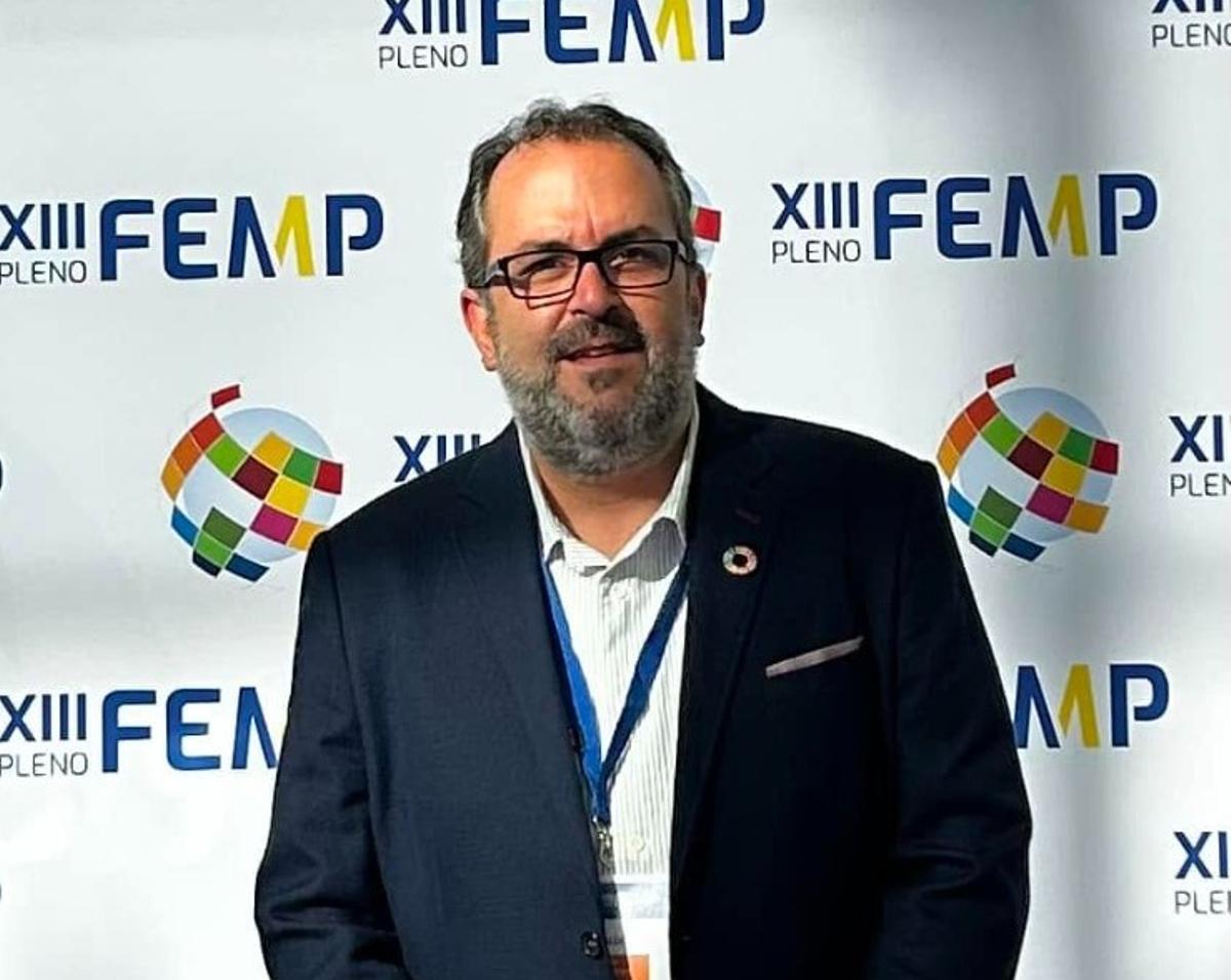 El alcalde de Piedras Albas durante un encuentro de la FEMP.