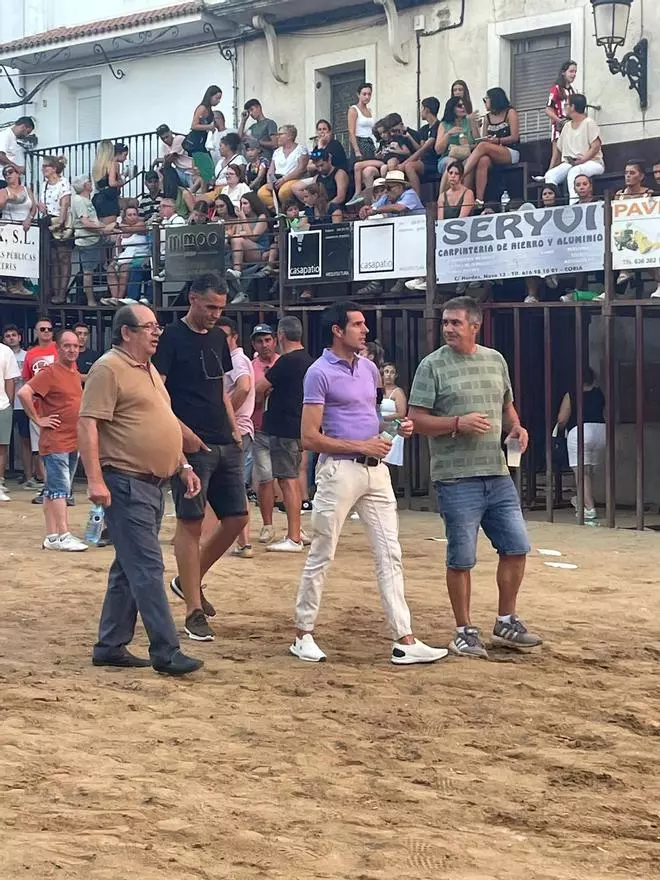Emilio de Justo asiste a los festejos taurinos de Torrejoncillo