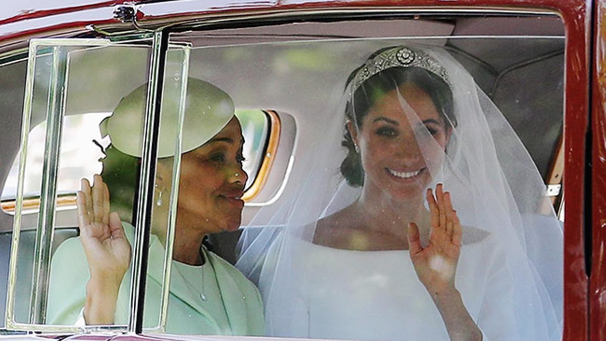 Meghan Markle con su madre entrando en la capilla de San Jorge