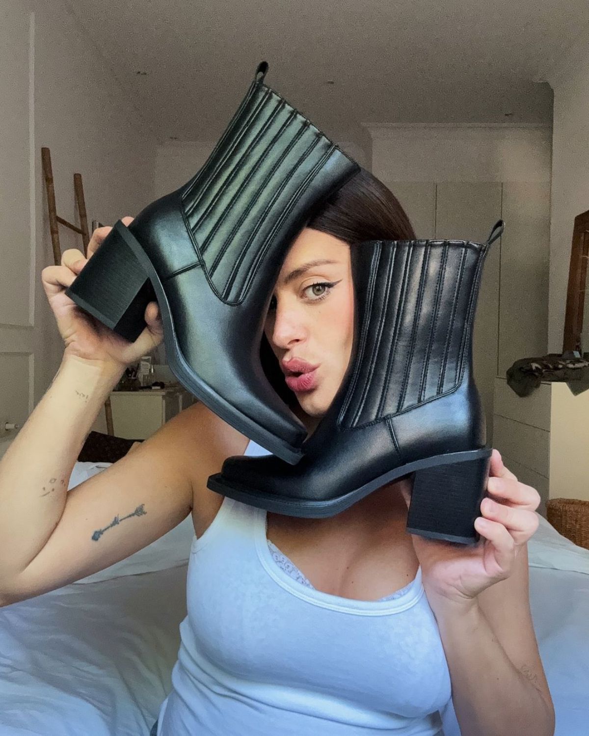 Dulceida anuncia nueva colección de zapatos