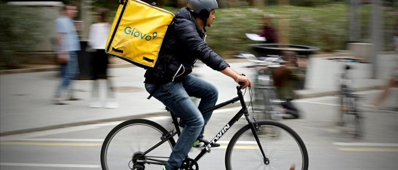 Un repartidor de Glovo en Barcelona.