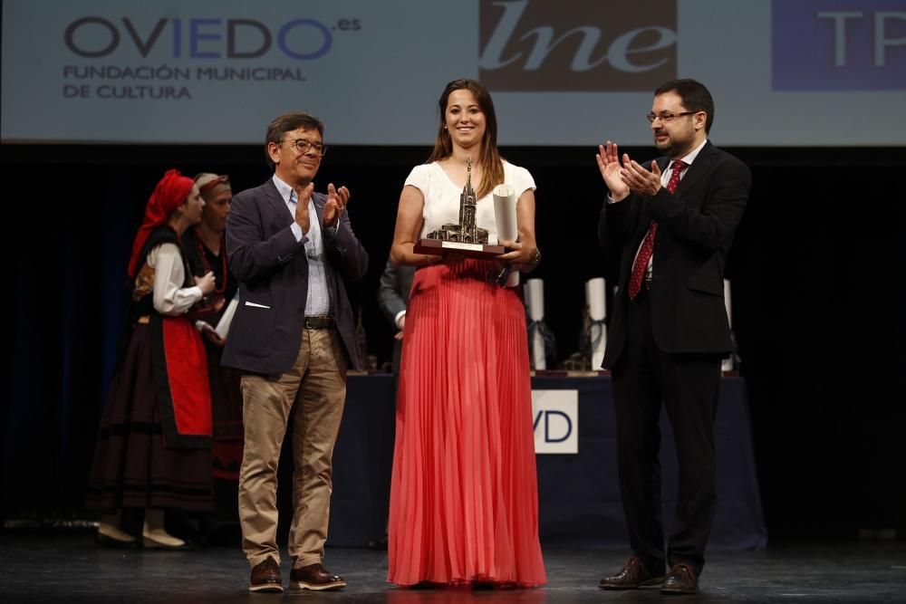 Ceremonia de entrega de los premios del XXIV concurso y muestra del Folclore Ciudad de Oviedo