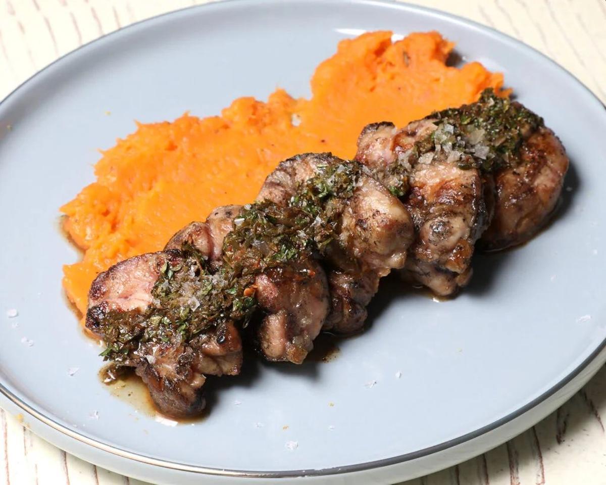 El restaurante Parrilla Nardone, de Luesia, ofrece una gastronomía diferente enfocada en la brasa.