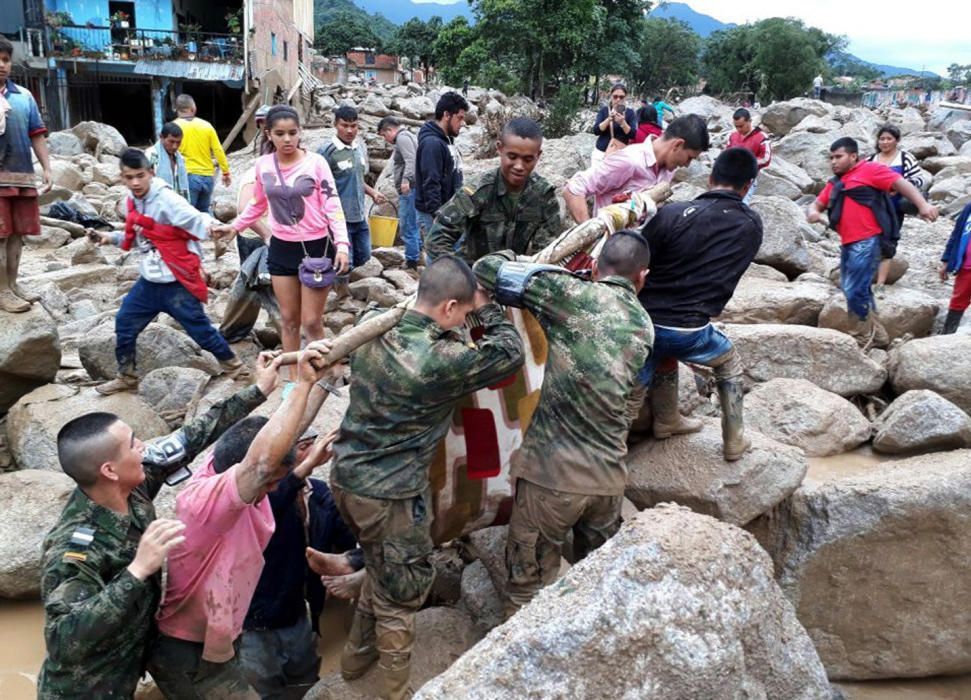 Más de 130 muertos en una avalancha de tierra en Colombia