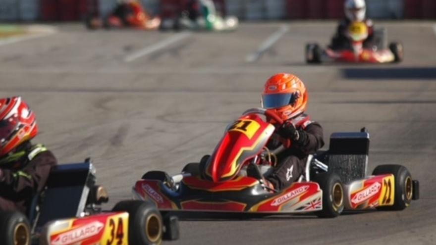 Bru Freixa, el pilot que vola en els circuits de karts