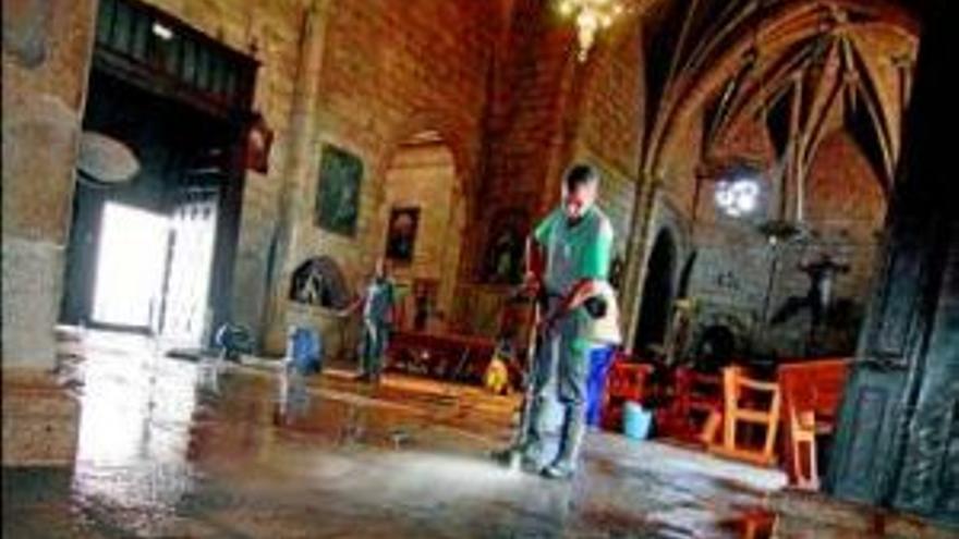Operación de limpieza en la parroquia de San Juan