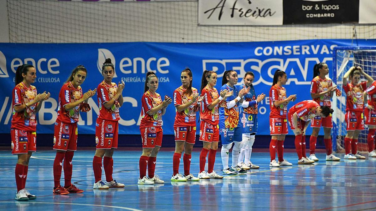 Las rojillas en A Seca antes de comenzar un partido. |  // GUSTAVO SANTOS