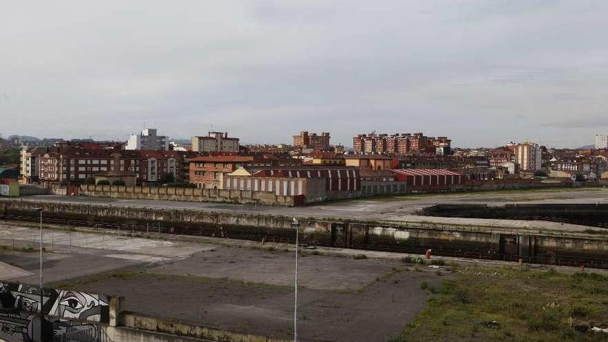 Terrenos de Naval Gijón.